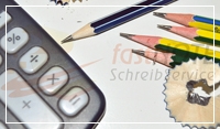 Arbeitsplatz im Schreibb�ro mit Taschenrechner und Bleistiften